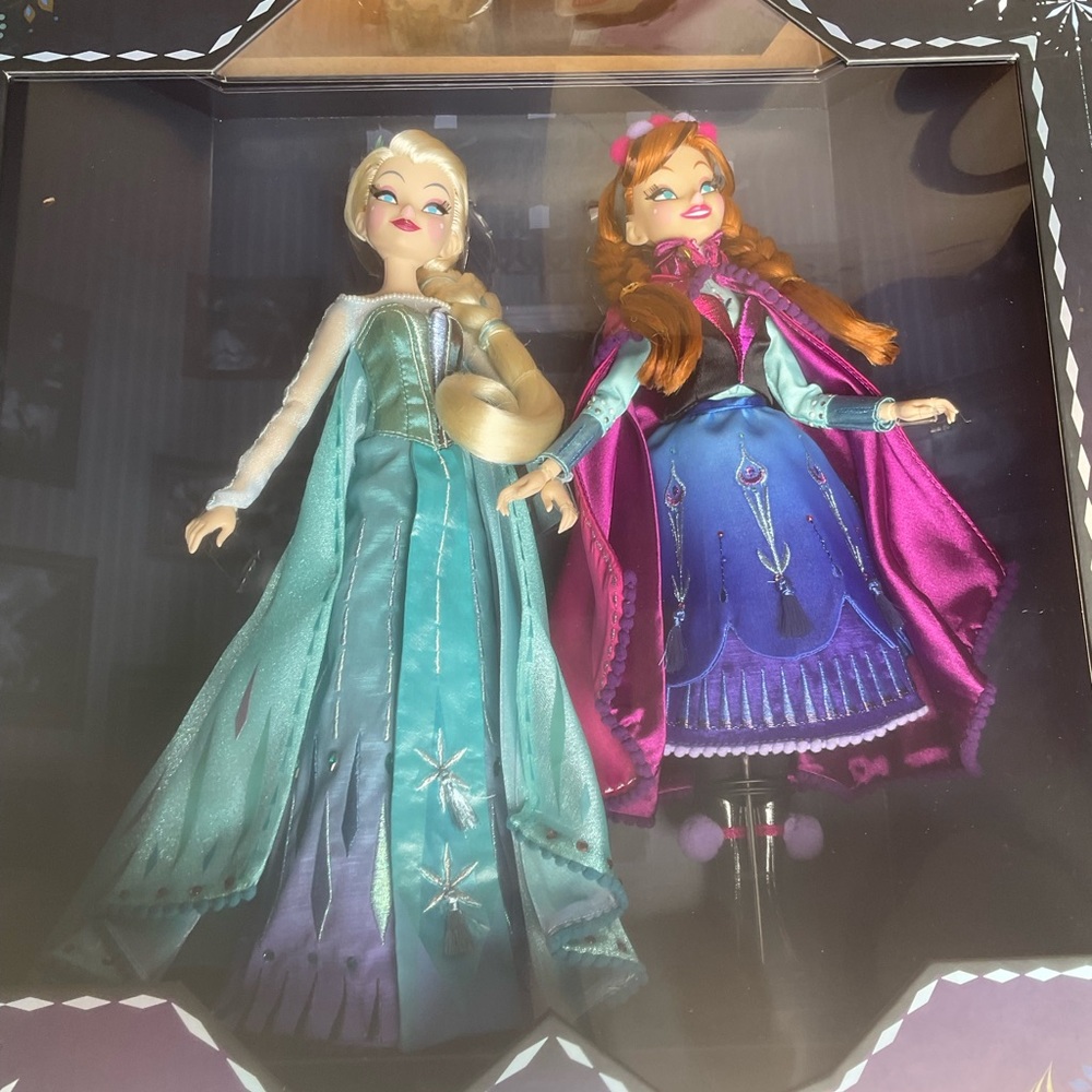 DISNEY  FROZEN ELSA , ANNA  DOLL SET   D23 2022 RETIRED